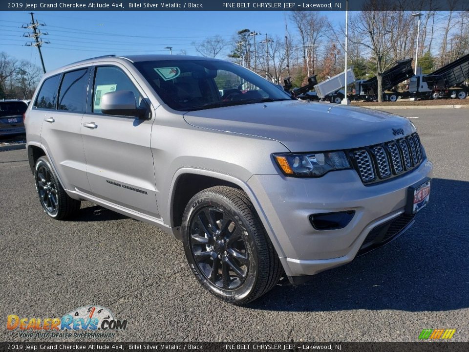 Front 3/4 View of 2019 Jeep Grand Cherokee Altitude 4x4 Photo #1