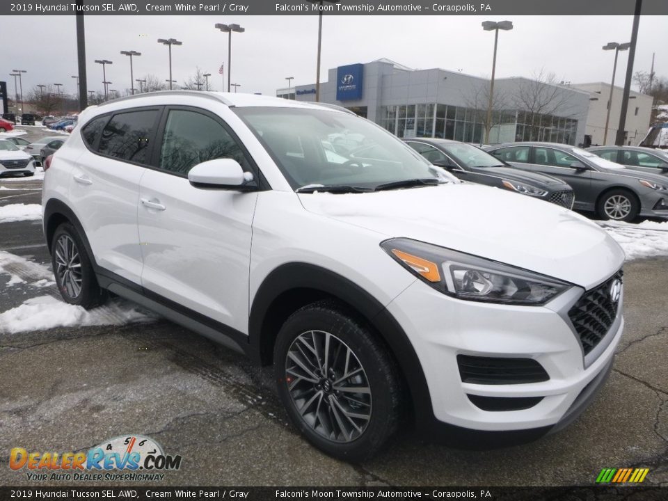 Front 3/4 View of 2019 Hyundai Tucson SEL AWD Photo #3