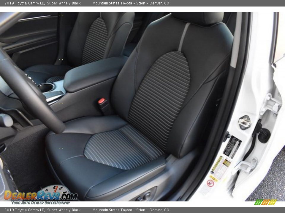 2019 Toyota Camry LE Super White / Black Photo #7