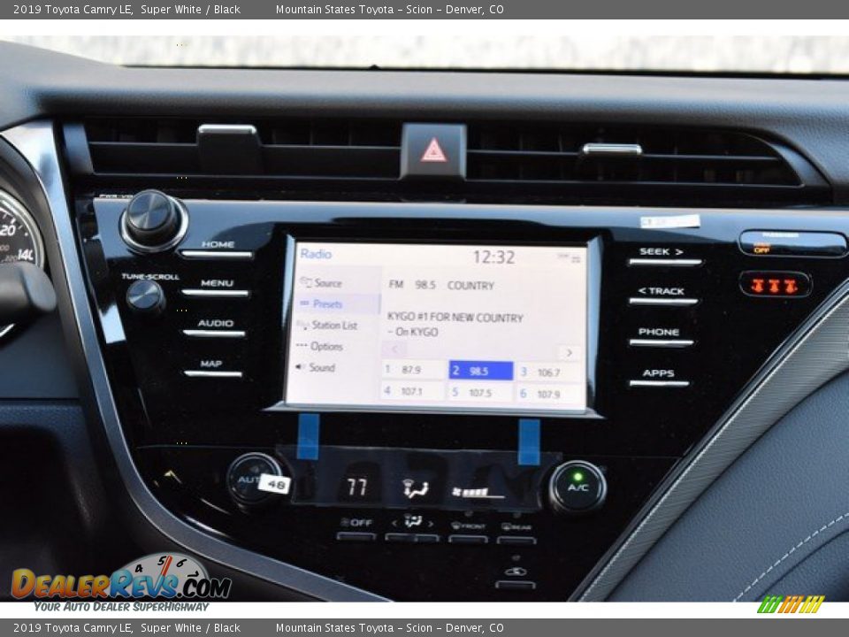 2019 Toyota Camry LE Super White / Black Photo #10