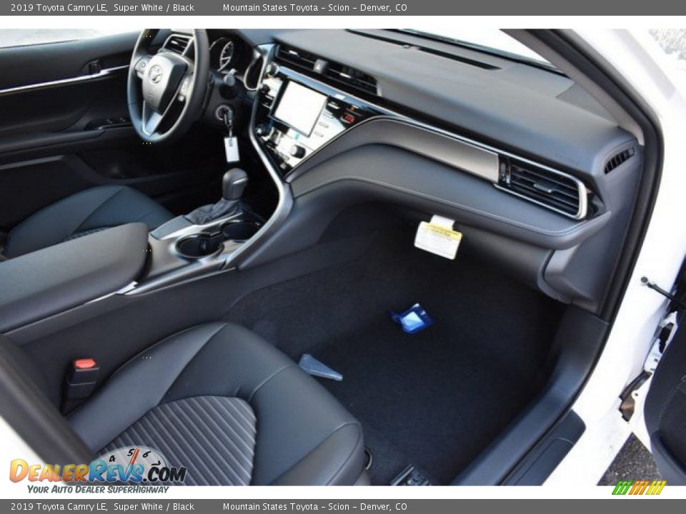 2019 Toyota Camry LE Super White / Black Photo #11