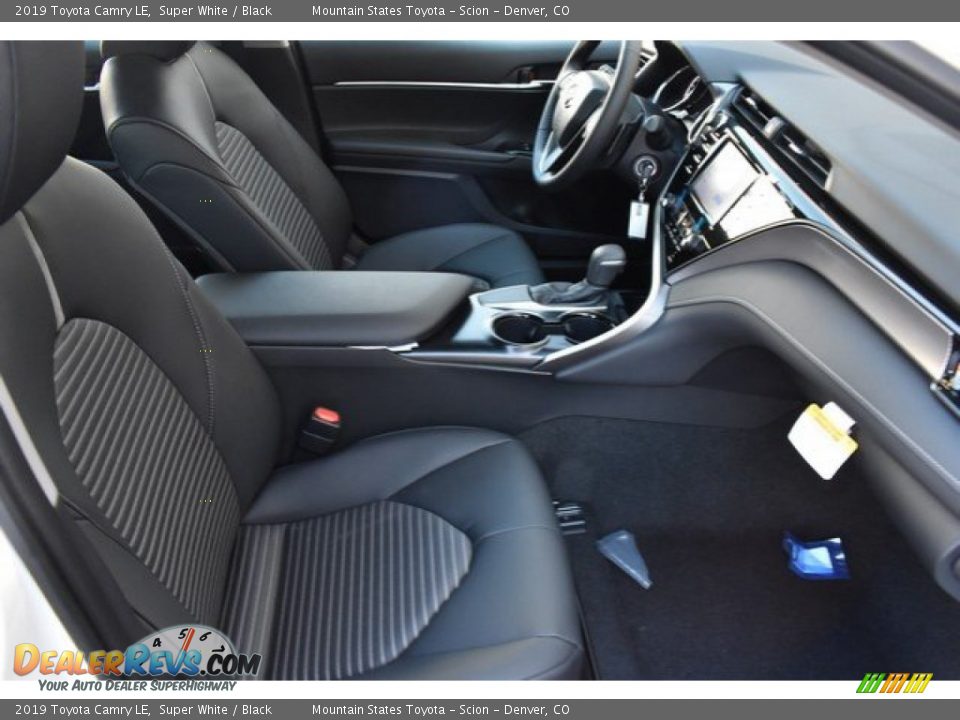 2019 Toyota Camry LE Super White / Black Photo #12