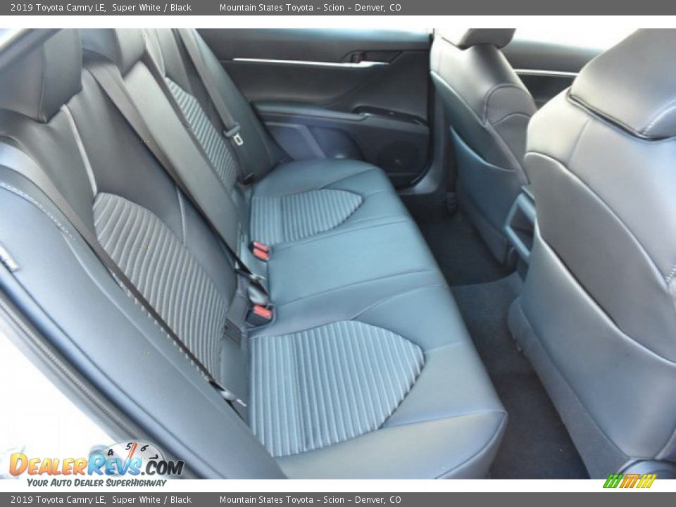2019 Toyota Camry LE Super White / Black Photo #18