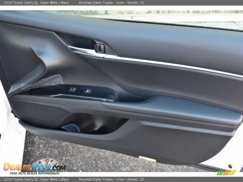2019 Toyota Camry LE Super White / Black Photo #22