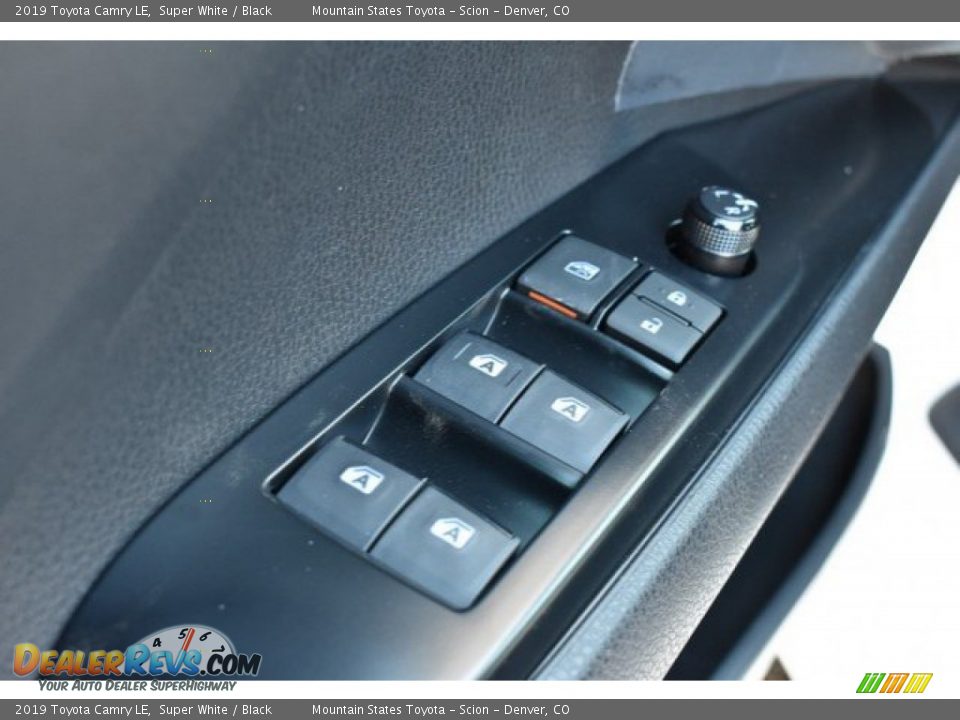 2019 Toyota Camry LE Super White / Black Photo #24