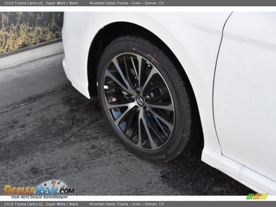 2019 Toyota Camry LE Super White / Black Photo #32
