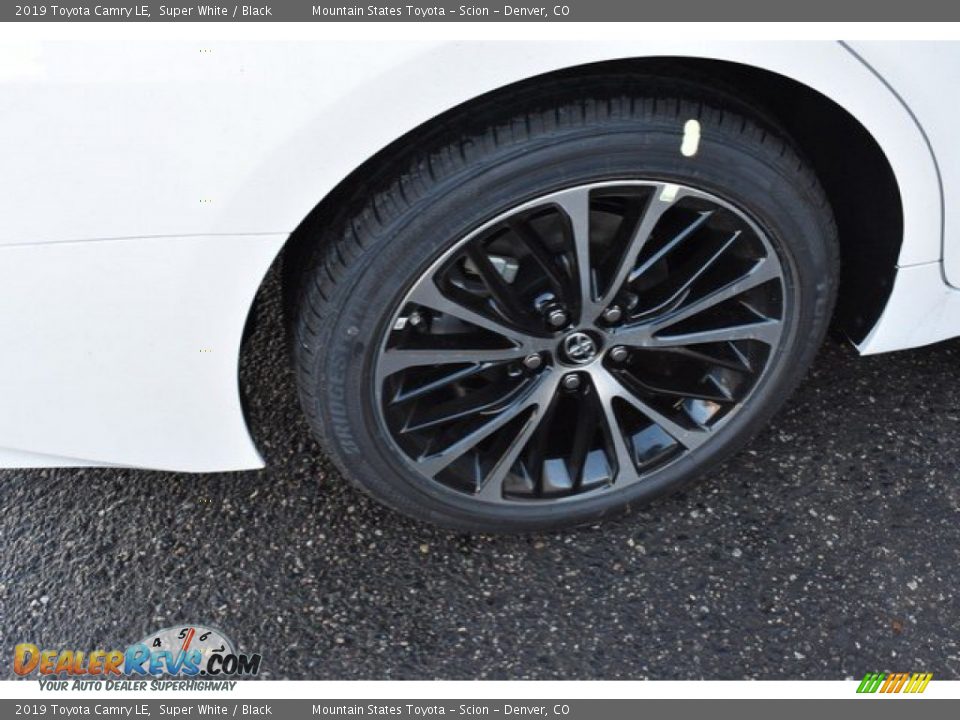 2019 Toyota Camry LE Super White / Black Photo #34