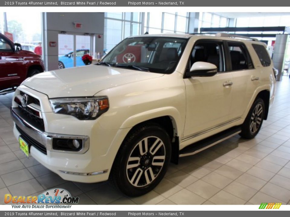 Front 3/4 View of 2019 Toyota 4Runner Limited Photo #4