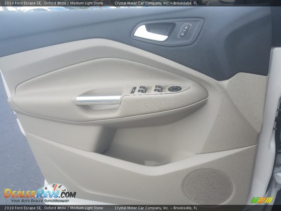 2019 Ford Escape SE Oxford White / Medium Light Stone Photo #18