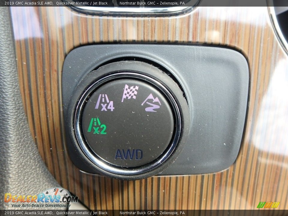 Controls of 2019 GMC Acadia SLE AWD Photo #18