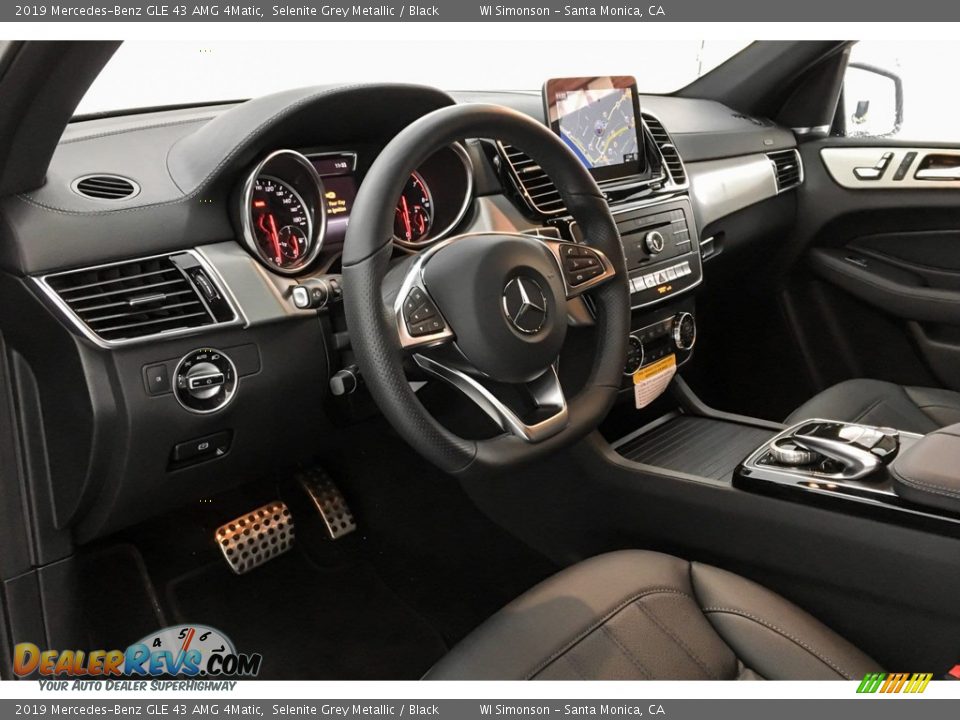 Dashboard of 2019 Mercedes-Benz GLE 43 AMG 4Matic Photo #4