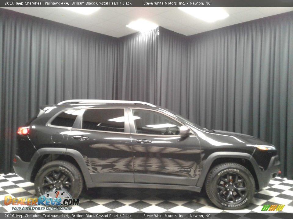 2016 Jeep Cherokee Trailhawk 4x4 Brilliant Black Crystal Pearl / Black Photo #5