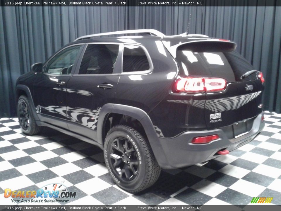 2016 Jeep Cherokee Trailhawk 4x4 Brilliant Black Crystal Pearl / Black Photo #8