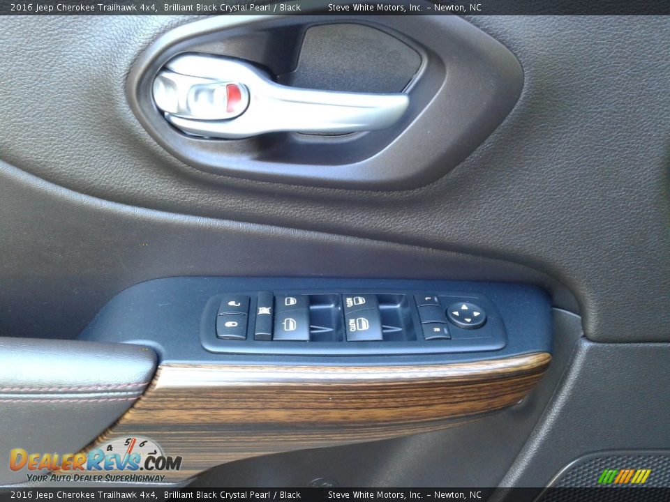 2016 Jeep Cherokee Trailhawk 4x4 Brilliant Black Crystal Pearl / Black Photo #9