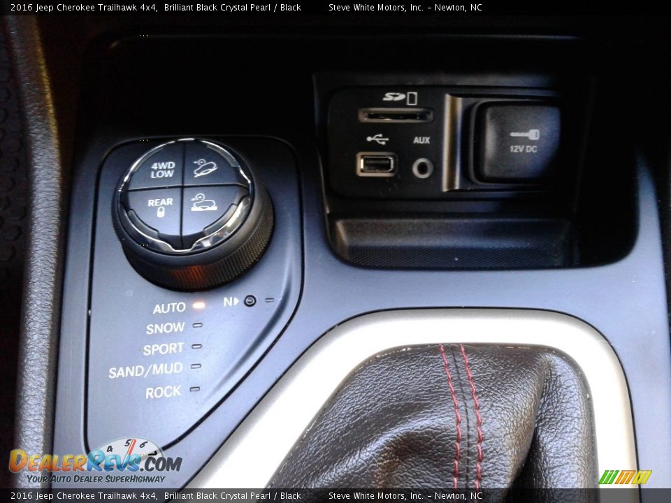 2016 Jeep Cherokee Trailhawk 4x4 Brilliant Black Crystal Pearl / Black Photo #28