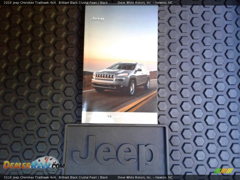 2016 Jeep Cherokee Trailhawk 4x4 Brilliant Black Crystal Pearl / Black Photo #35