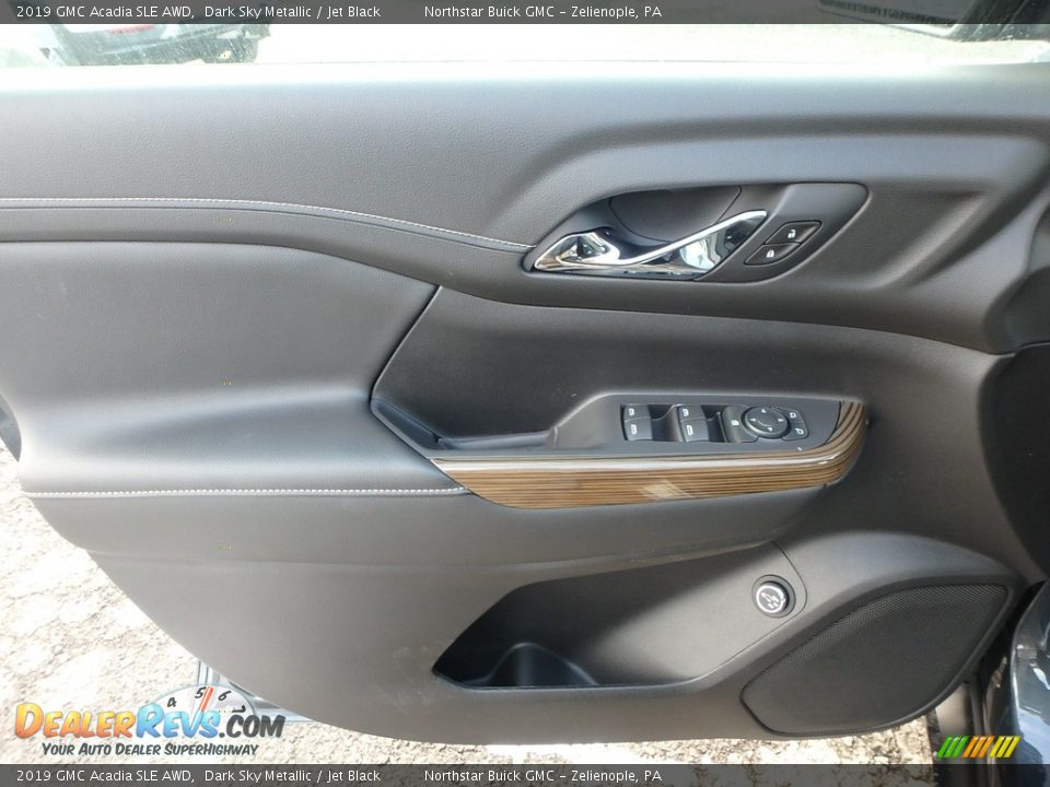 Door Panel of 2019 GMC Acadia SLE AWD Photo #15