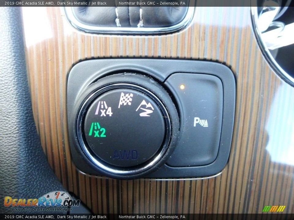 Controls of 2019 GMC Acadia SLE AWD Photo #18