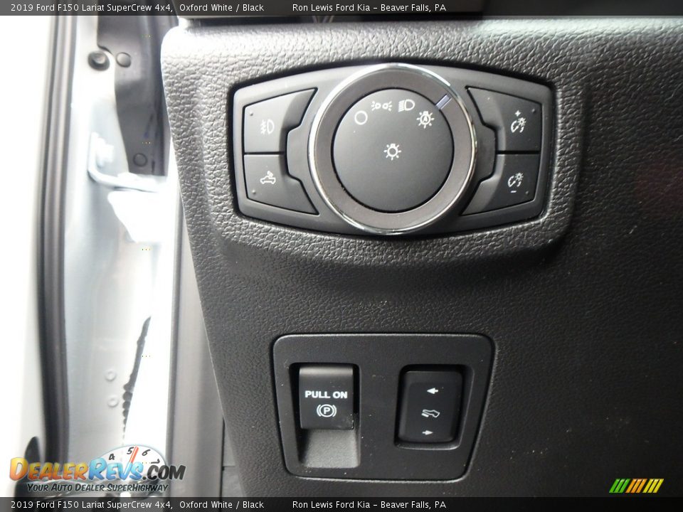 Controls of 2019 Ford F150 Lariat SuperCrew 4x4 Photo #20