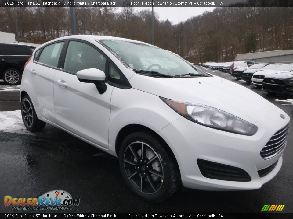 Front 3/4 View of 2019 Ford Fiesta SE Hatchback Photo #3