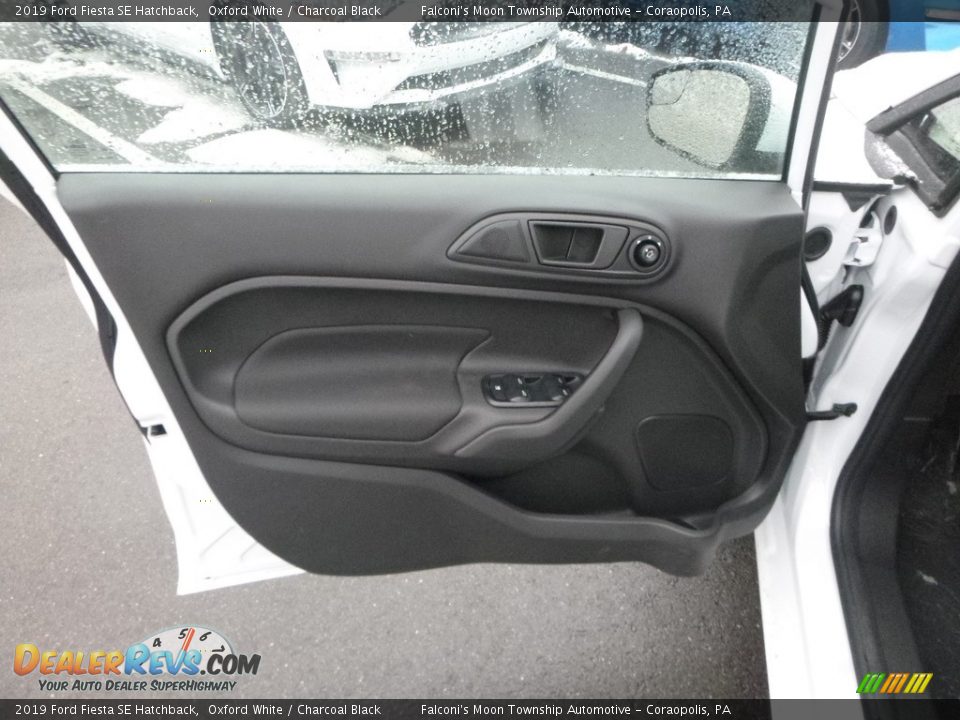 Door Panel of 2019 Ford Fiesta SE Hatchback Photo #10