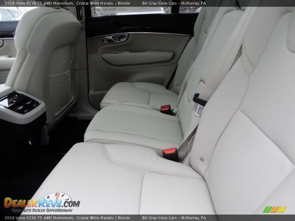 2019 Volvo XC90 T5 AWD Momentum Crystal White Metallic / Blonde Photo #8