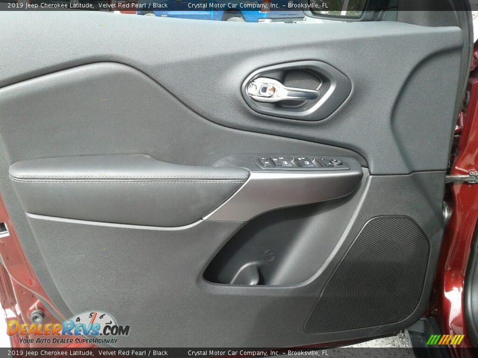 2019 Jeep Cherokee Latitude Velvet Red Pearl / Black Photo #17