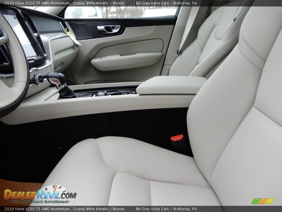 2019 Volvo XC60 T5 AWD Momentum Crystal White Metallic / Blonde Photo #7