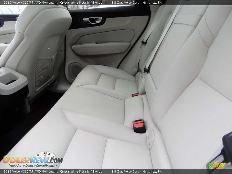 2019 Volvo XC60 T5 AWD Momentum Crystal White Metallic / Blonde Photo #8