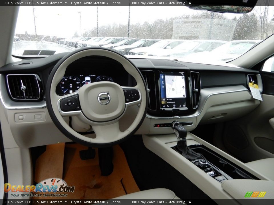 2019 Volvo XC60 T5 AWD Momentum Crystal White Metallic / Blonde Photo #9