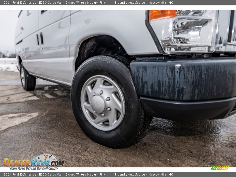 2014 Ford E-Series Van E250 Cargo Van Oxford White / Medium Flint Photo #2