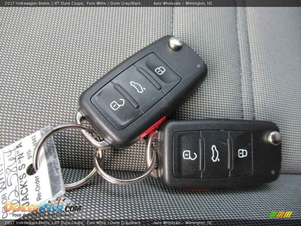 2017 Volkswagen Beetle 1.8T Dune Coupe Pure White / Dune Gray/Black Photo #20