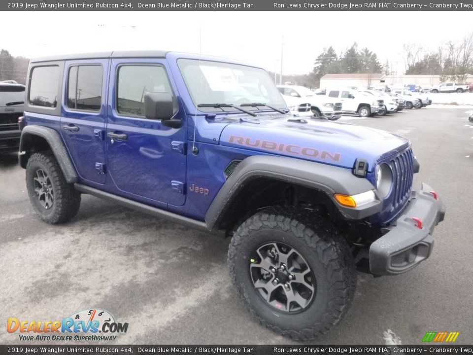 Front 3/4 View of 2019 Jeep Wrangler Unlimited Rubicon 4x4 Photo #9