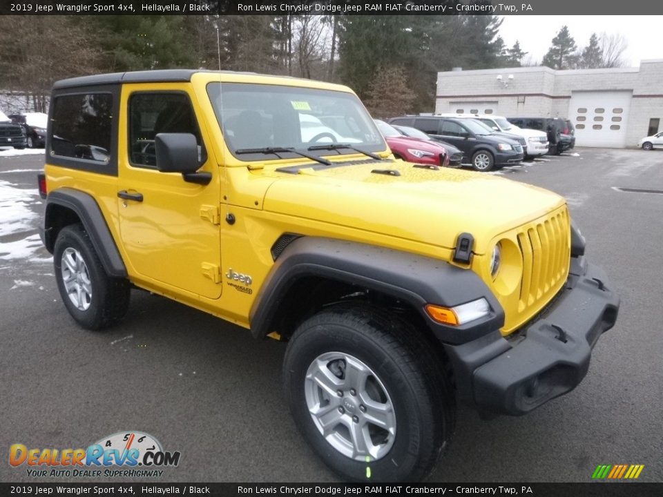 Front 3/4 View of 2019 Jeep Wrangler Sport 4x4 Photo #8