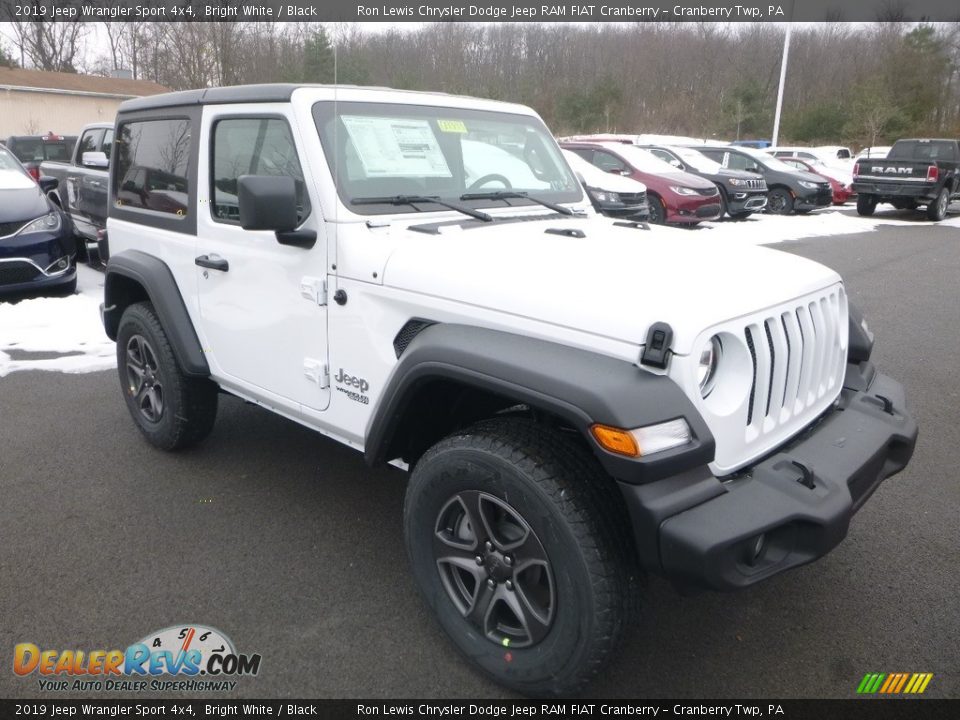 Front 3/4 View of 2019 Jeep Wrangler Sport 4x4 Photo #8