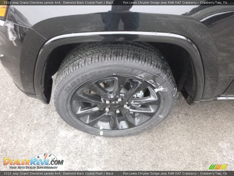 2019 Jeep Grand Cherokee Laredo 4x4 Diamond Black Crystal Pearl / Black Photo #2