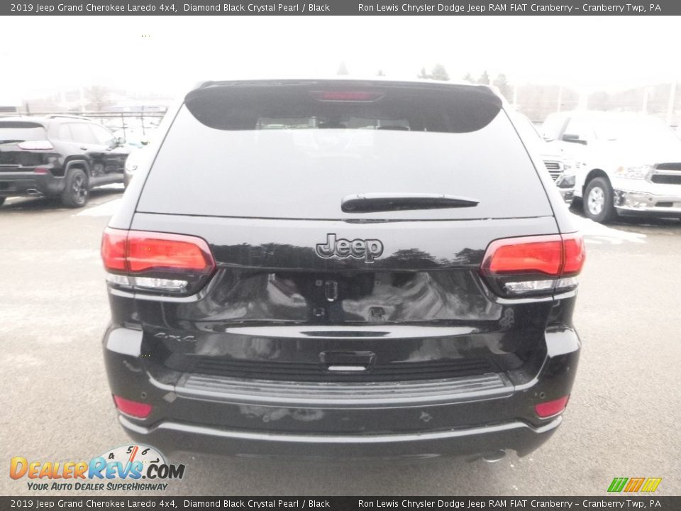 2019 Jeep Grand Cherokee Laredo 4x4 Diamond Black Crystal Pearl / Black Photo #5