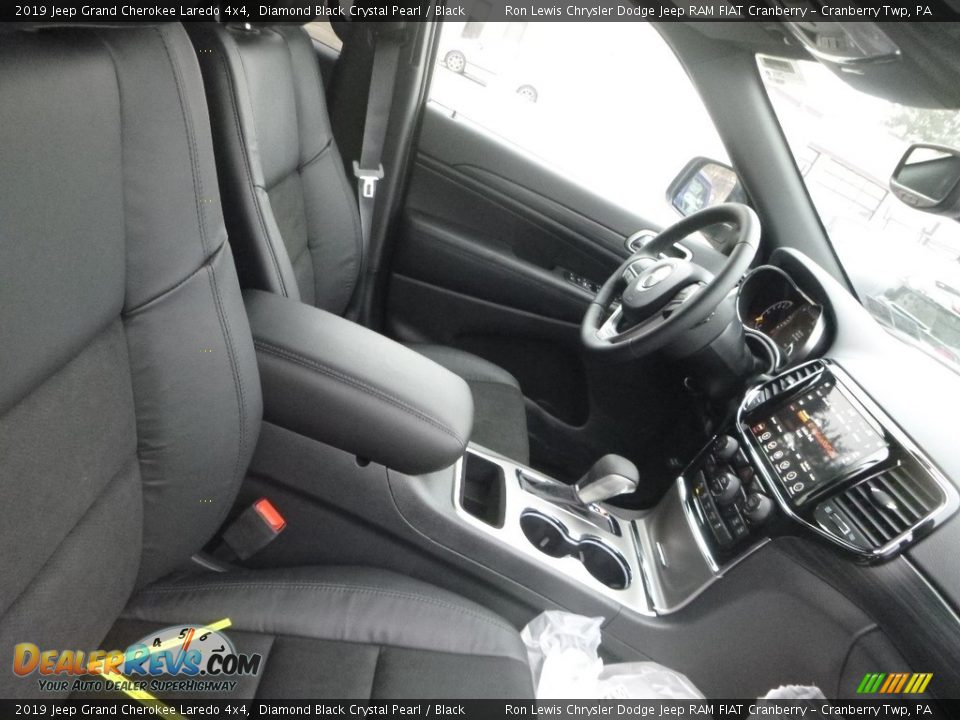 2019 Jeep Grand Cherokee Laredo 4x4 Diamond Black Crystal Pearl / Black Photo #10