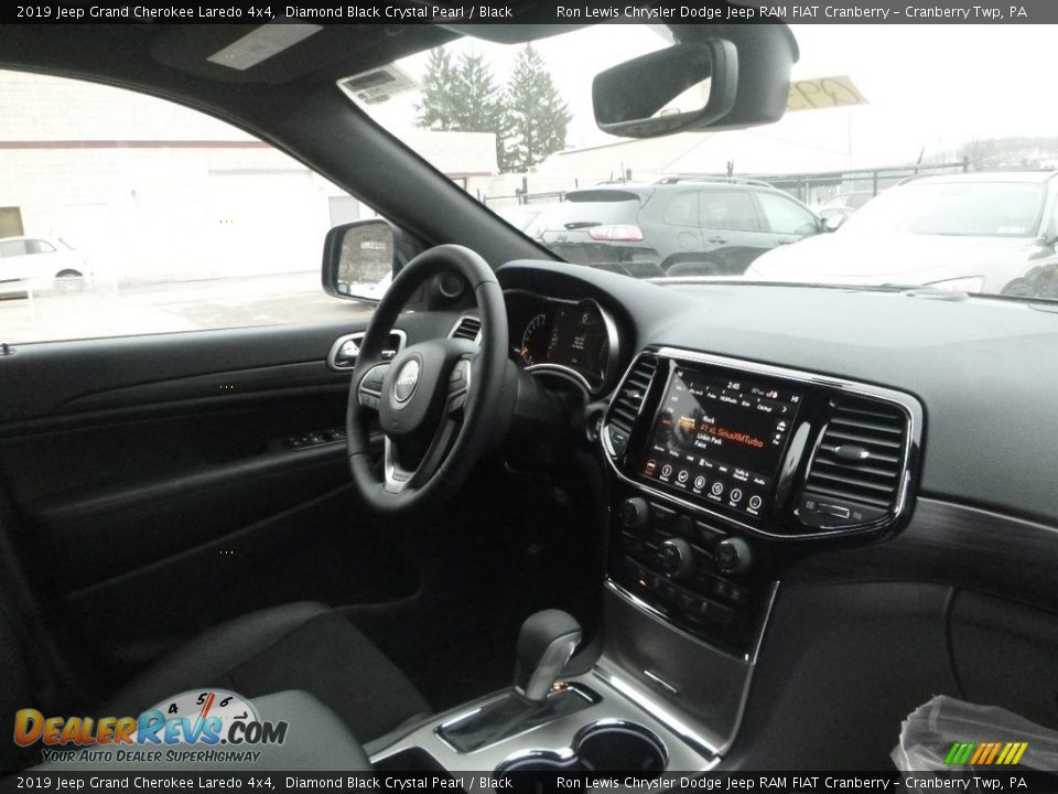 2019 Jeep Grand Cherokee Laredo 4x4 Diamond Black Crystal Pearl / Black Photo #11