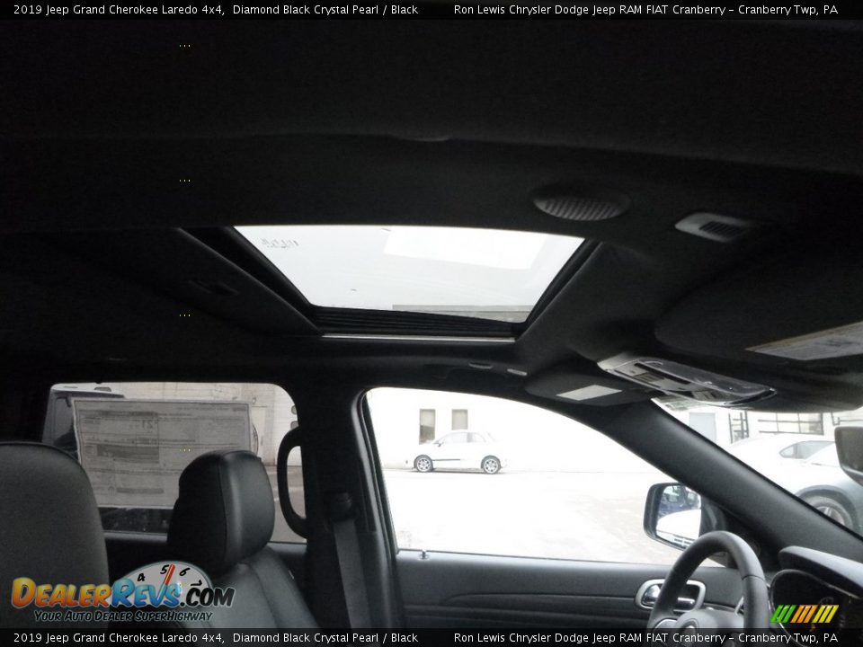 2019 Jeep Grand Cherokee Laredo 4x4 Diamond Black Crystal Pearl / Black Photo #12