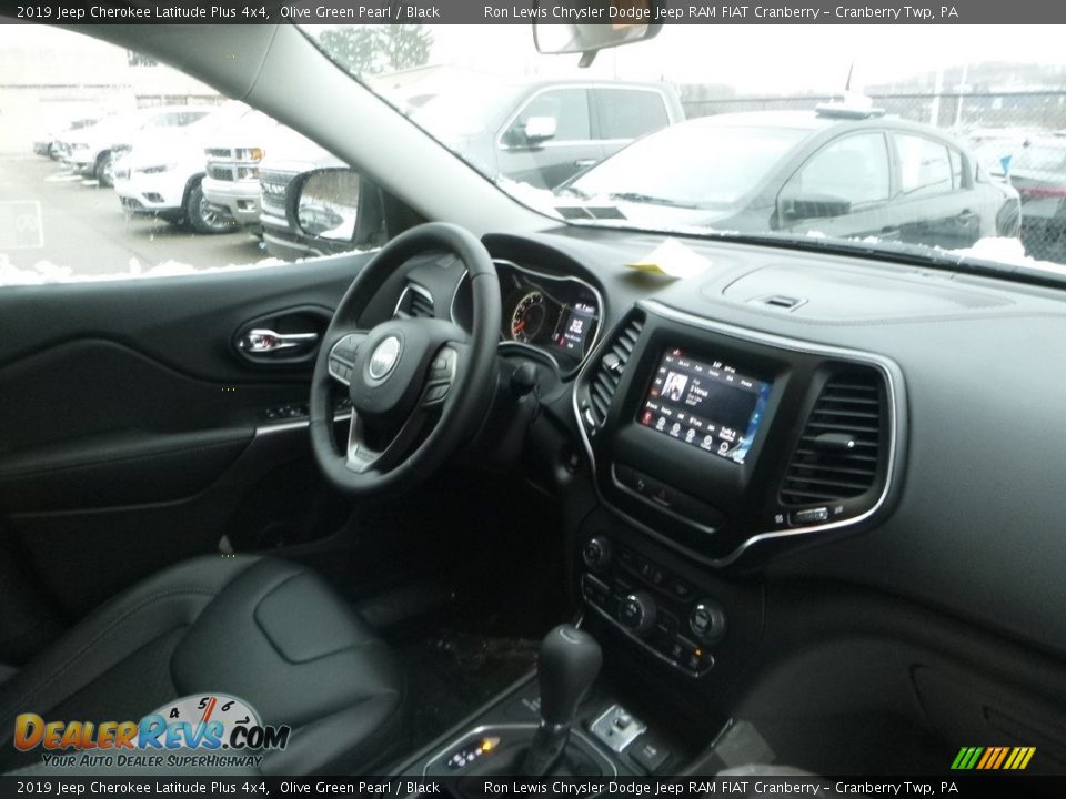 2019 Jeep Cherokee Latitude Plus 4x4 Olive Green Pearl / Black Photo #11