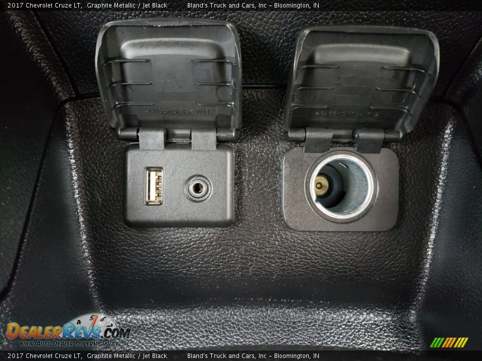 2017 Chevrolet Cruze LT Graphite Metallic / Jet Black Photo #21