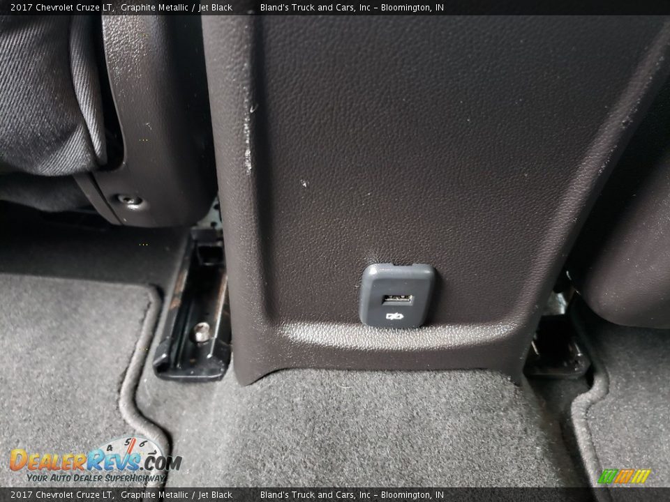 2017 Chevrolet Cruze LT Graphite Metallic / Jet Black Photo #30