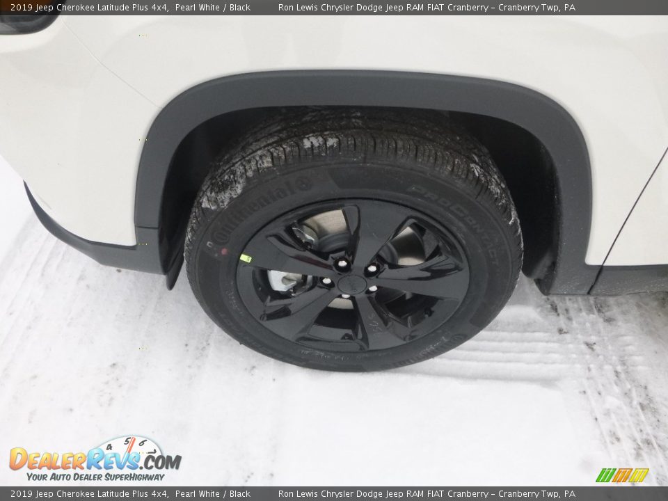 2019 Jeep Cherokee Latitude Plus 4x4 Pearl White / Black Photo #2
