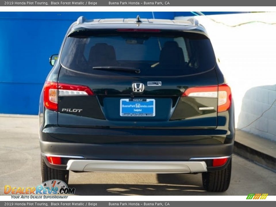 2019 Honda Pilot Touring Black Forest Metallic / Beige Photo #6