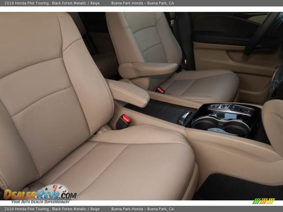 2019 Honda Pilot Touring Black Forest Metallic / Beige Photo #35