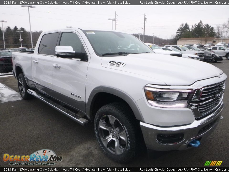 Front 3/4 View of 2019 Ram 1500 Laramie Crew Cab 4x4 Photo #8