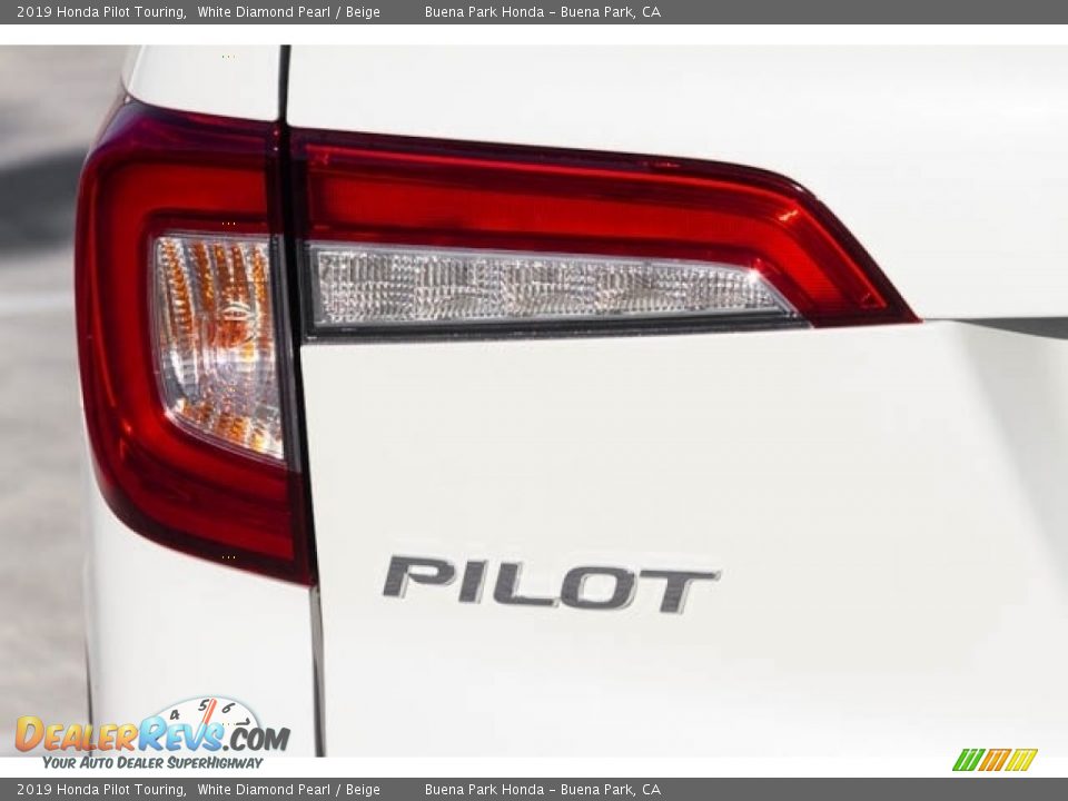 2019 Honda Pilot Touring White Diamond Pearl / Beige Photo #7