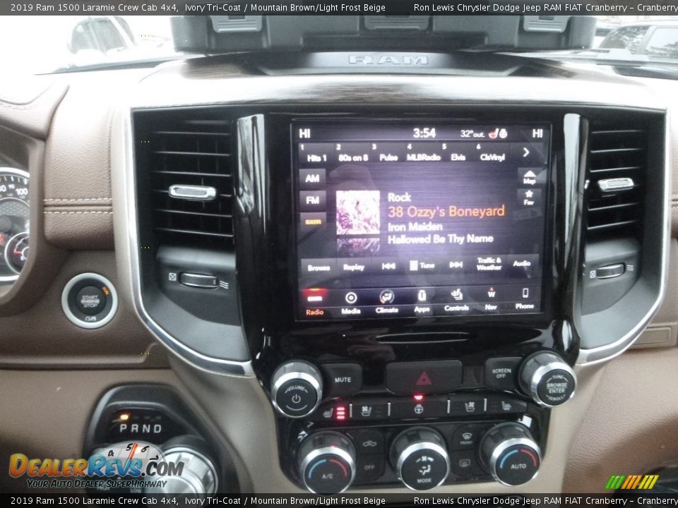 2019 Ram 1500 Laramie Crew Cab 4x4 Ivory Tri–Coat / Mountain Brown/Light Frost Beige Photo #17