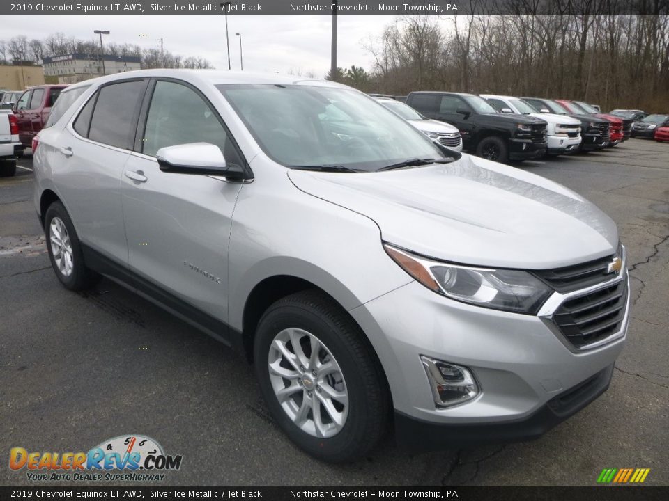 Front 3/4 View of 2019 Chevrolet Equinox LT AWD Photo #8